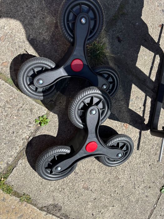 Wózek na zakupy z kółkami na schody