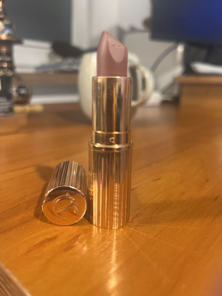 Charlotte Tilbury lipstick Very Victoria