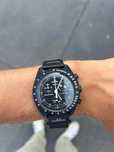 Omega x Swatch Snoopy SO33B700 Ostatnie Sztuki Zamów Już