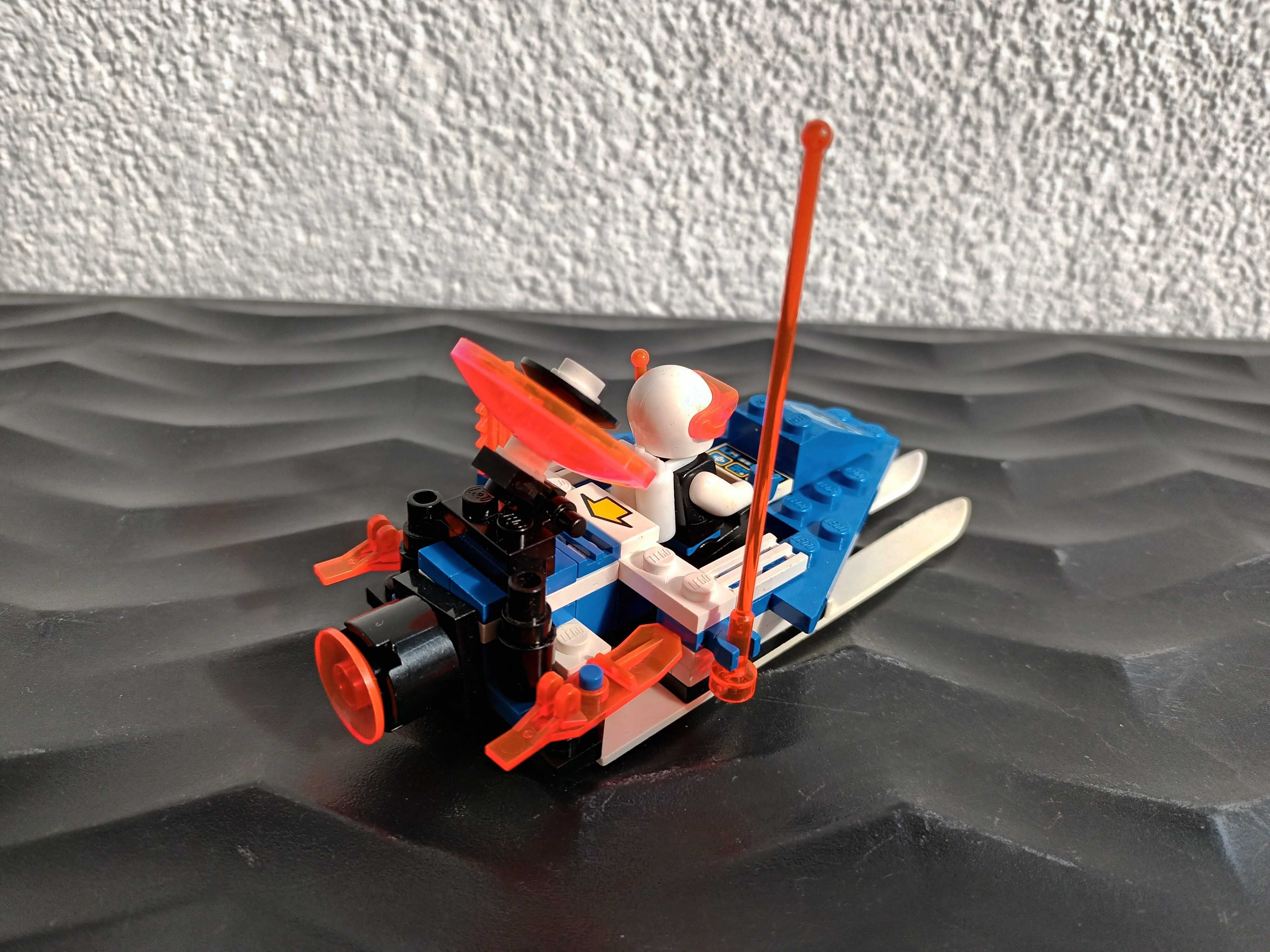 Klocki LEGO Space 6834 - Lodowa Planeta - szybowiec z płozami