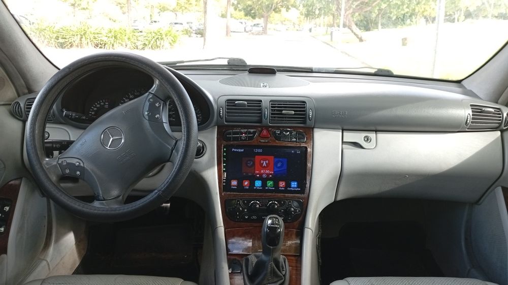 Mercedes Benz 220 cdi