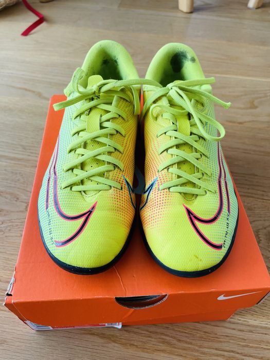 Buty piłkarskie halowe nike 35,5 , 22,5 cm wkładka