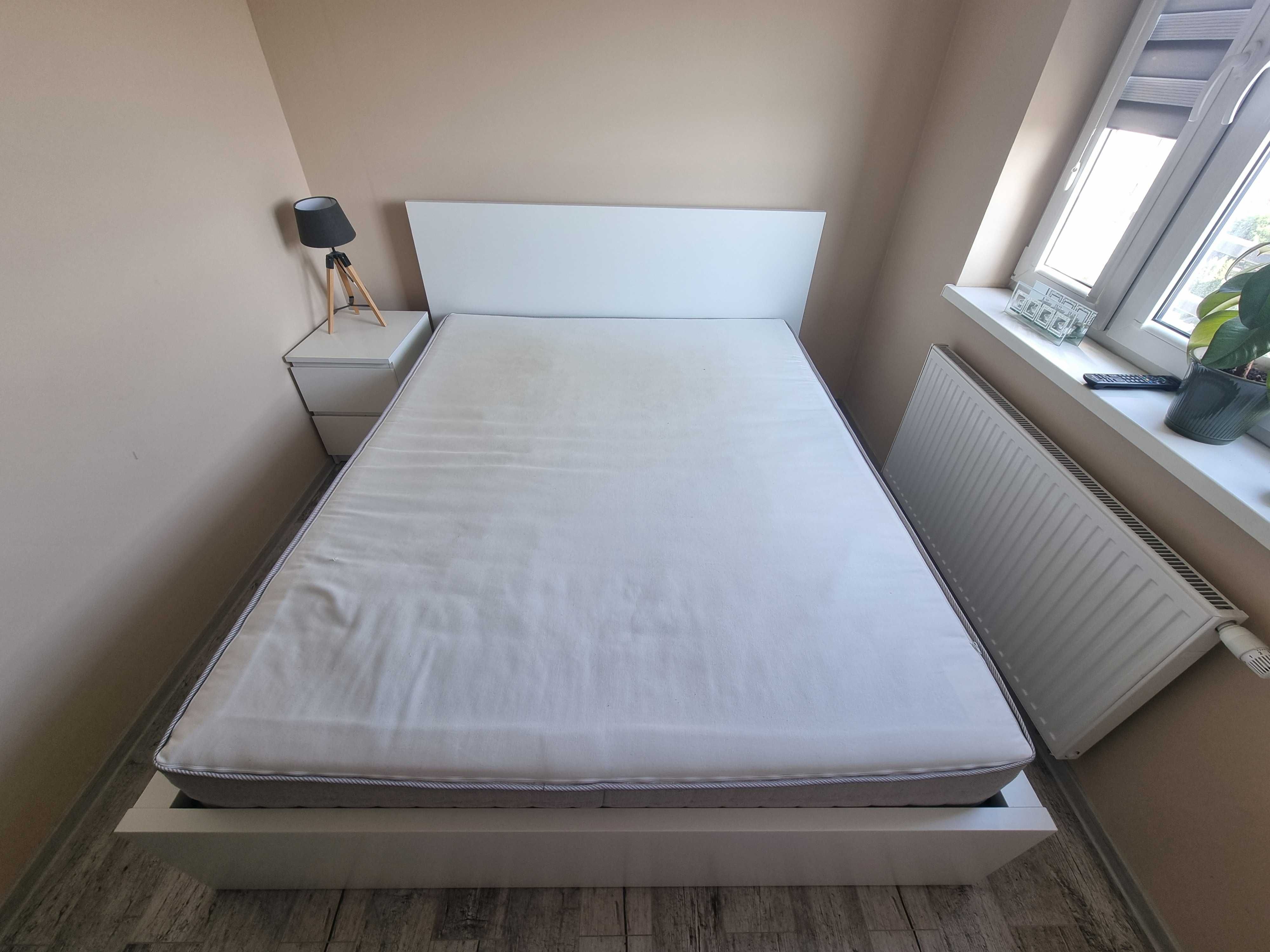 Łóżko Malim 209cmx156cm - białe z materacem