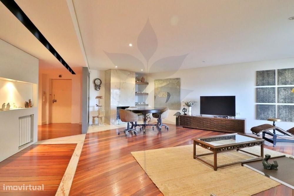 Arrendamento Apartamento T5 em São Vicente - Cozinha Equipada