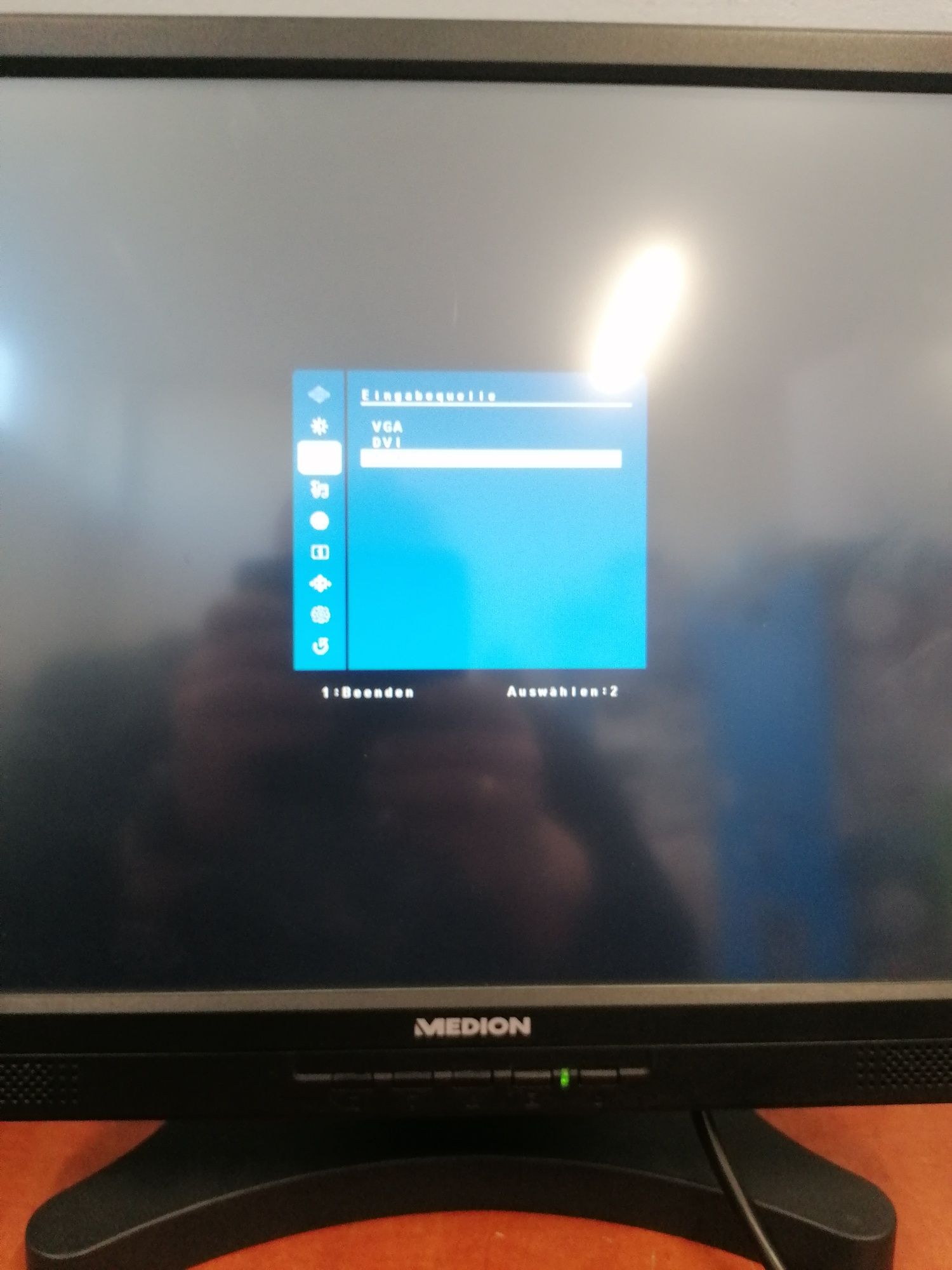 Monitor sklepowy dotykowy