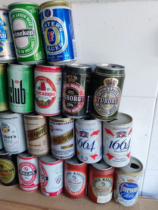 Latas de bebida antigas para colecionadores