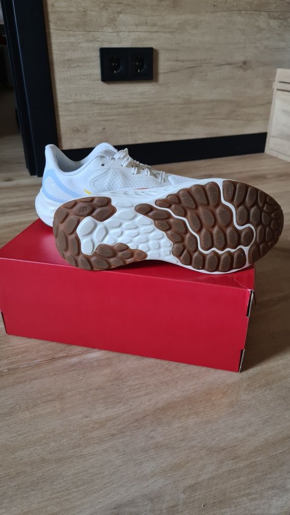 Бігові кросівки New Balance (дуже легкі)