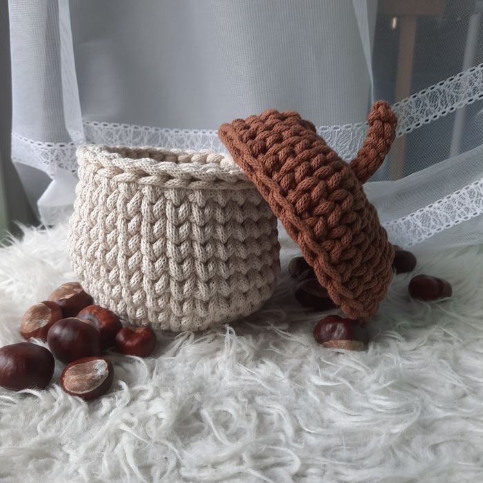 Koszyk z przykrywką żołądź na szydełku dekoracja osłonka handmade