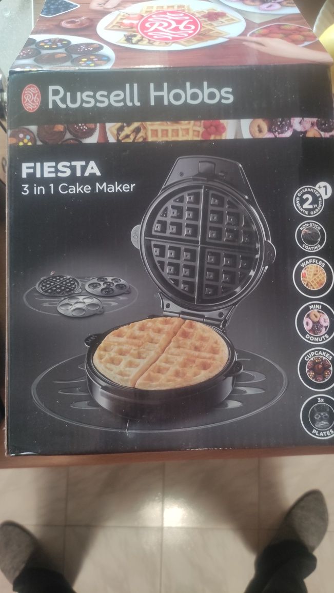 Russell Hobbs (Fiesta) 3 em 1 Cake Maker