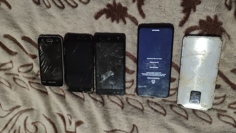 Телефони на запчастини