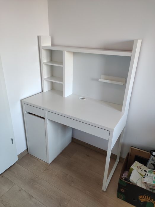Biurko Ikea Micke białe z nadstawką