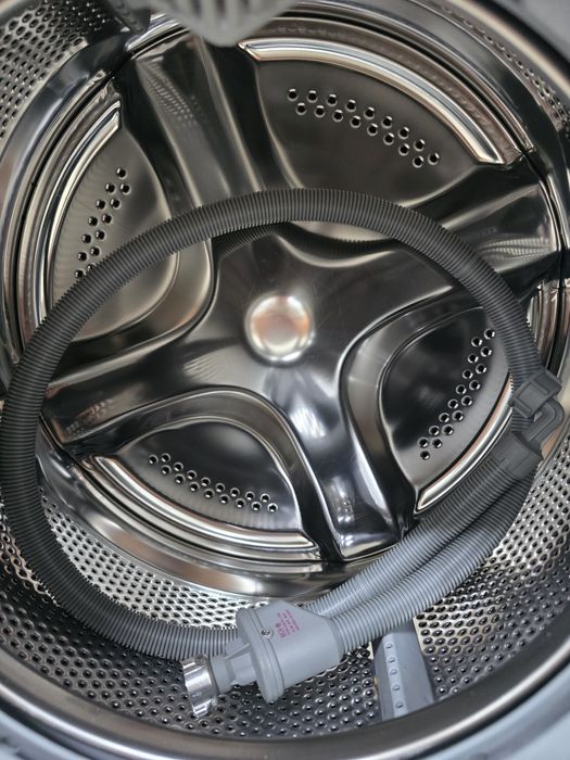 Вузька пральна машина AEG 2025 року 50см