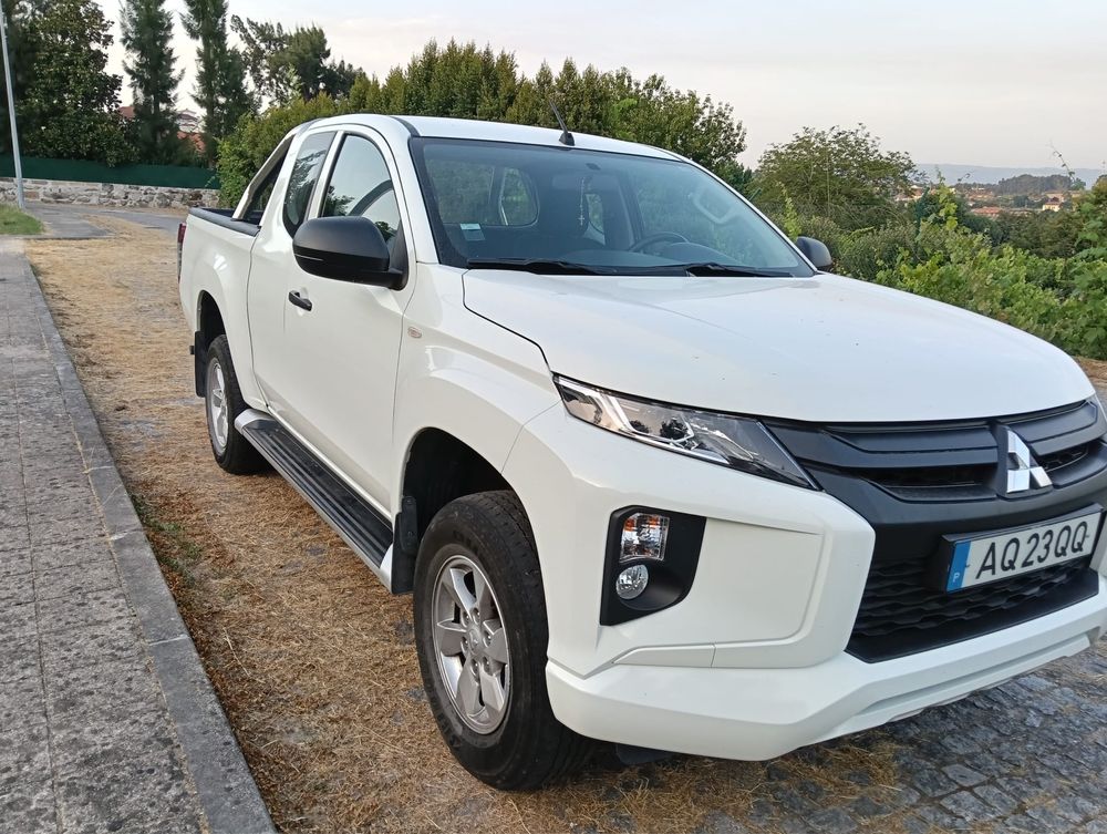 Mitsubishi L200 4x4 invite 3 lugares