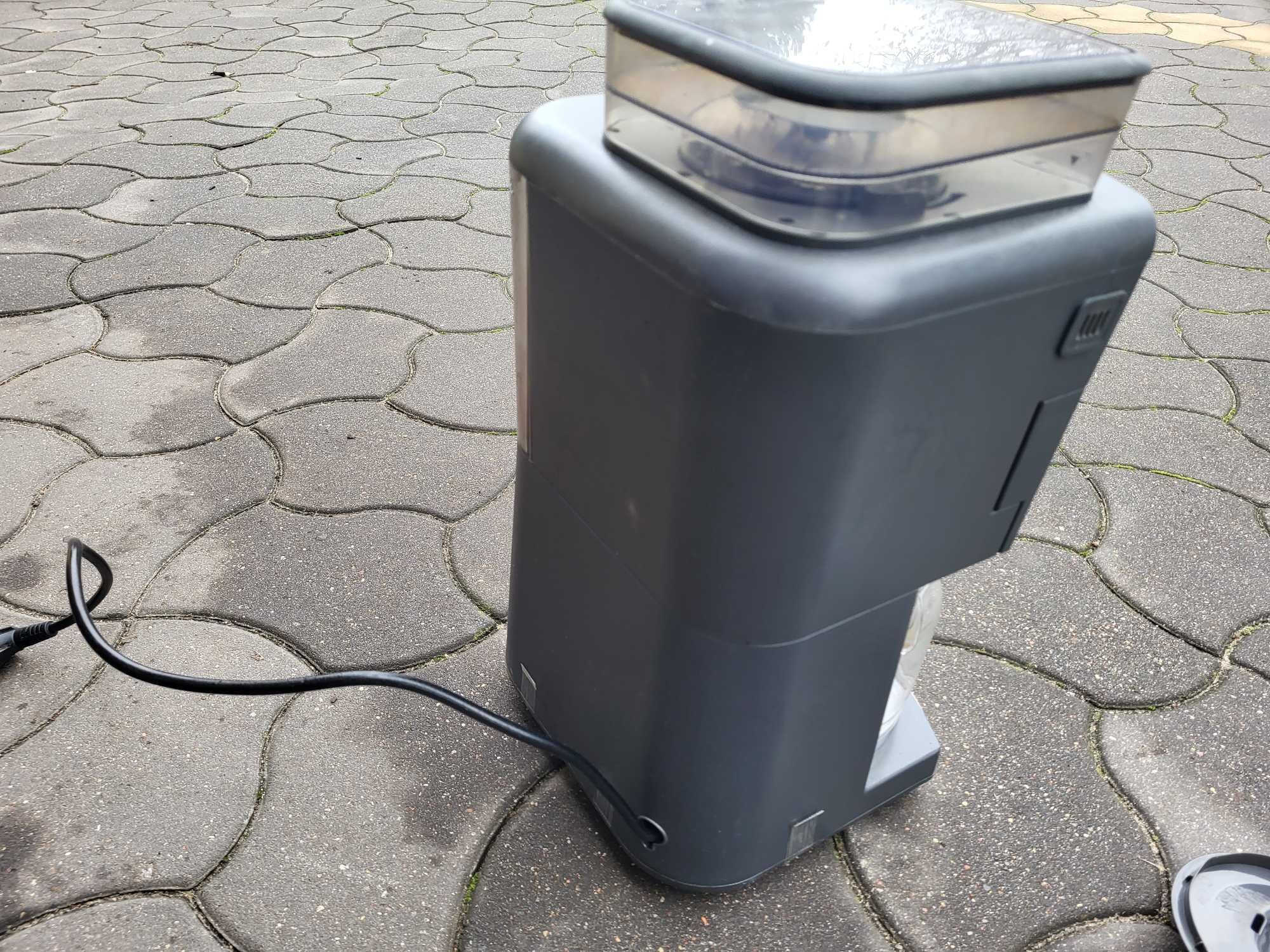 Ekspres do kawy z filtrem Russle Hobbs 25610