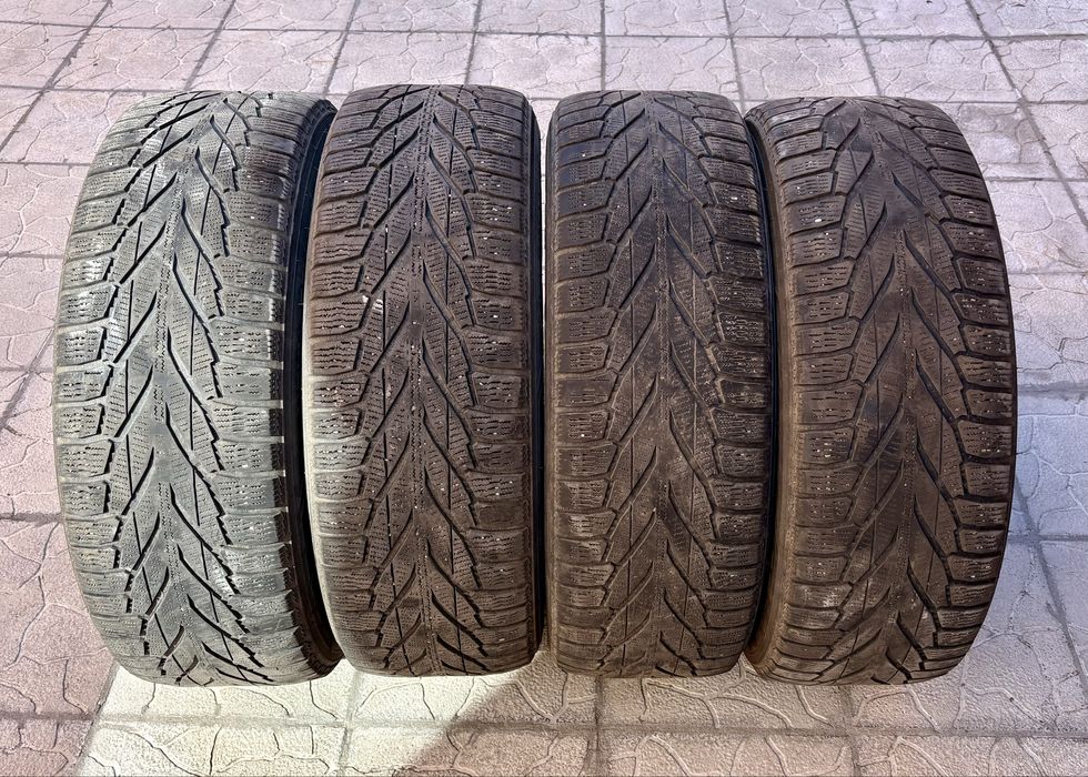 215/65/R16  Nokian Hakkapeliitta  r2