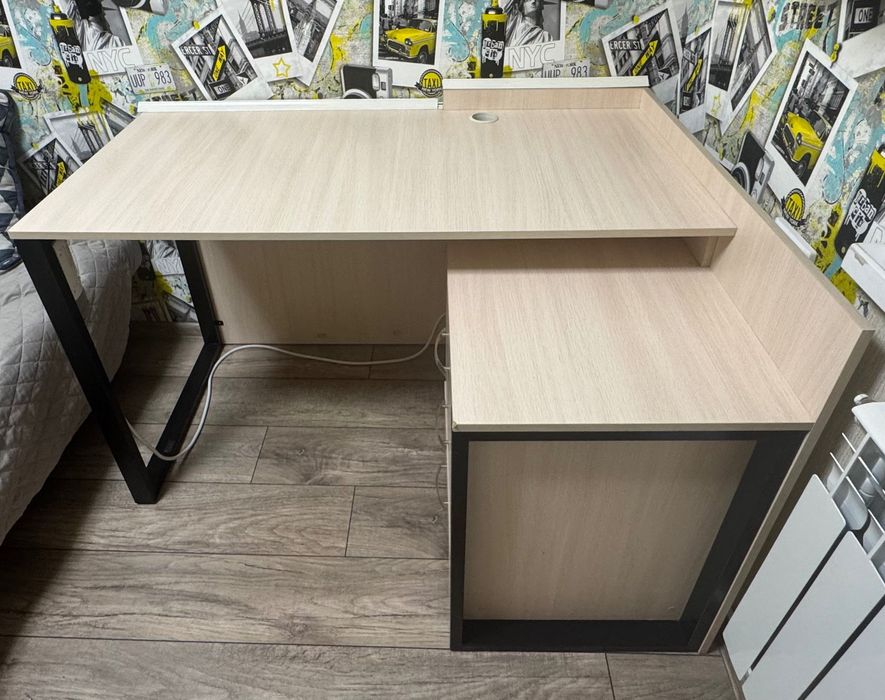 Продам письмовий стіл