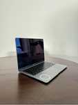 MacBook Air 13” – Stan idealny – bateria 137 cykli, 94%