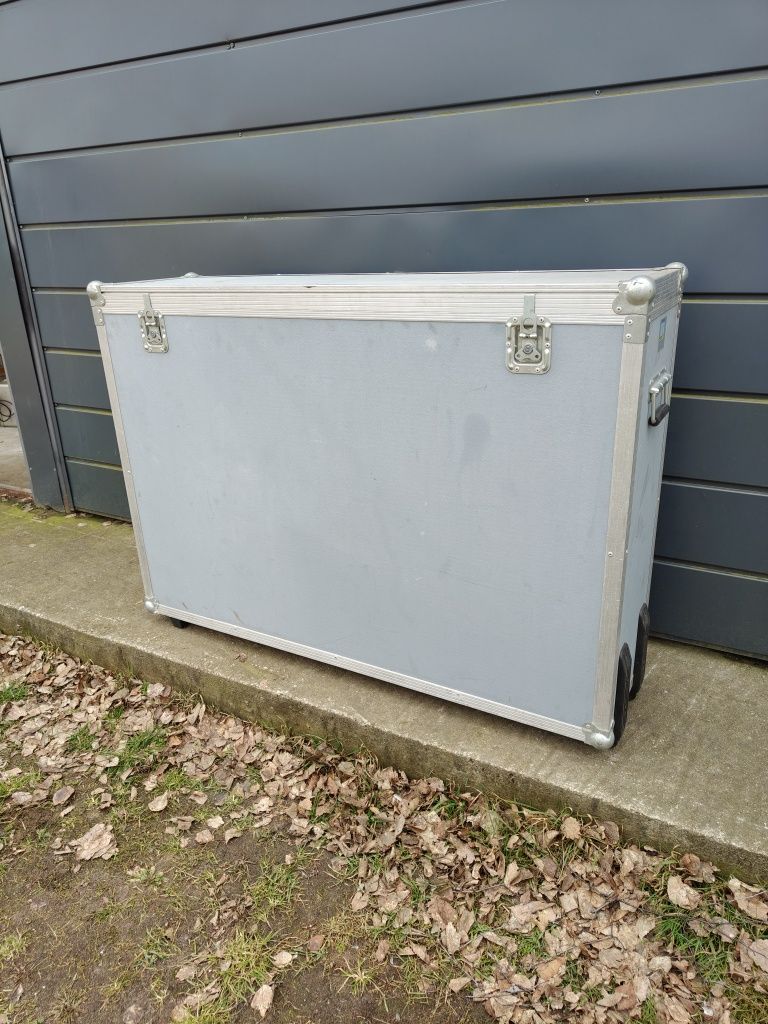 Duża, aluminiowa skrzynia