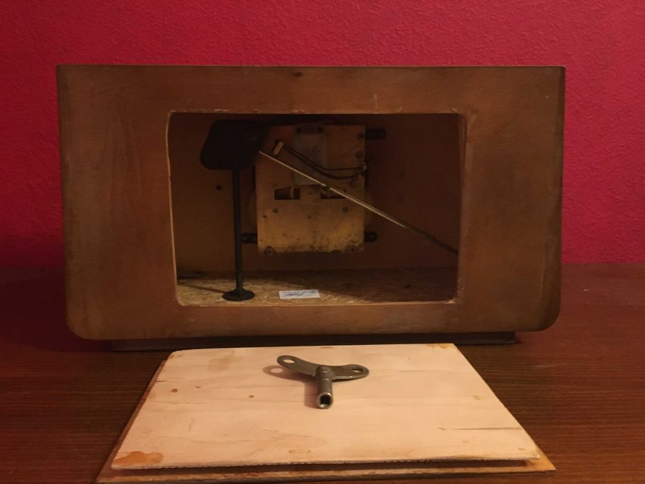 Старинные настольные часы с боем