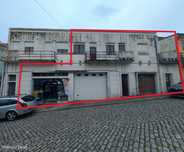 *Prédio em Propriedade Total devoluto* 2 Habitações 2 Lojas 1 Garagem