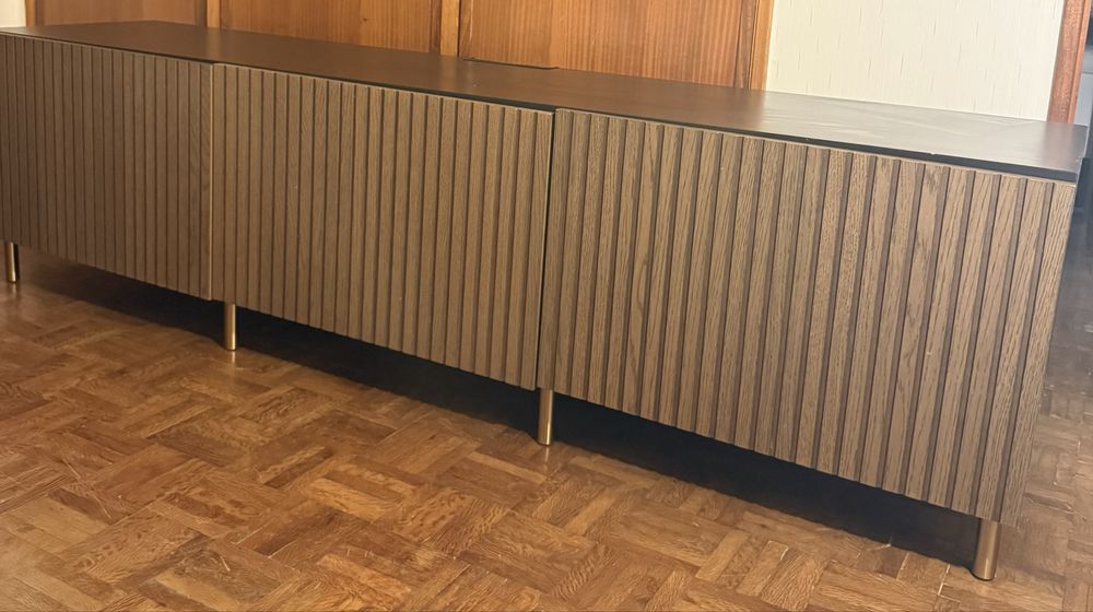 Móvel tv IKEA preto/castanho com ripado