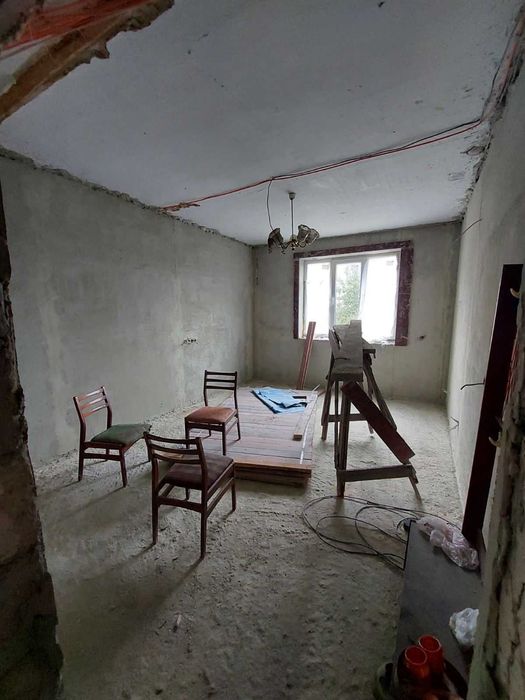 Продаю просторий будинок з комунікаціями в м.Долина