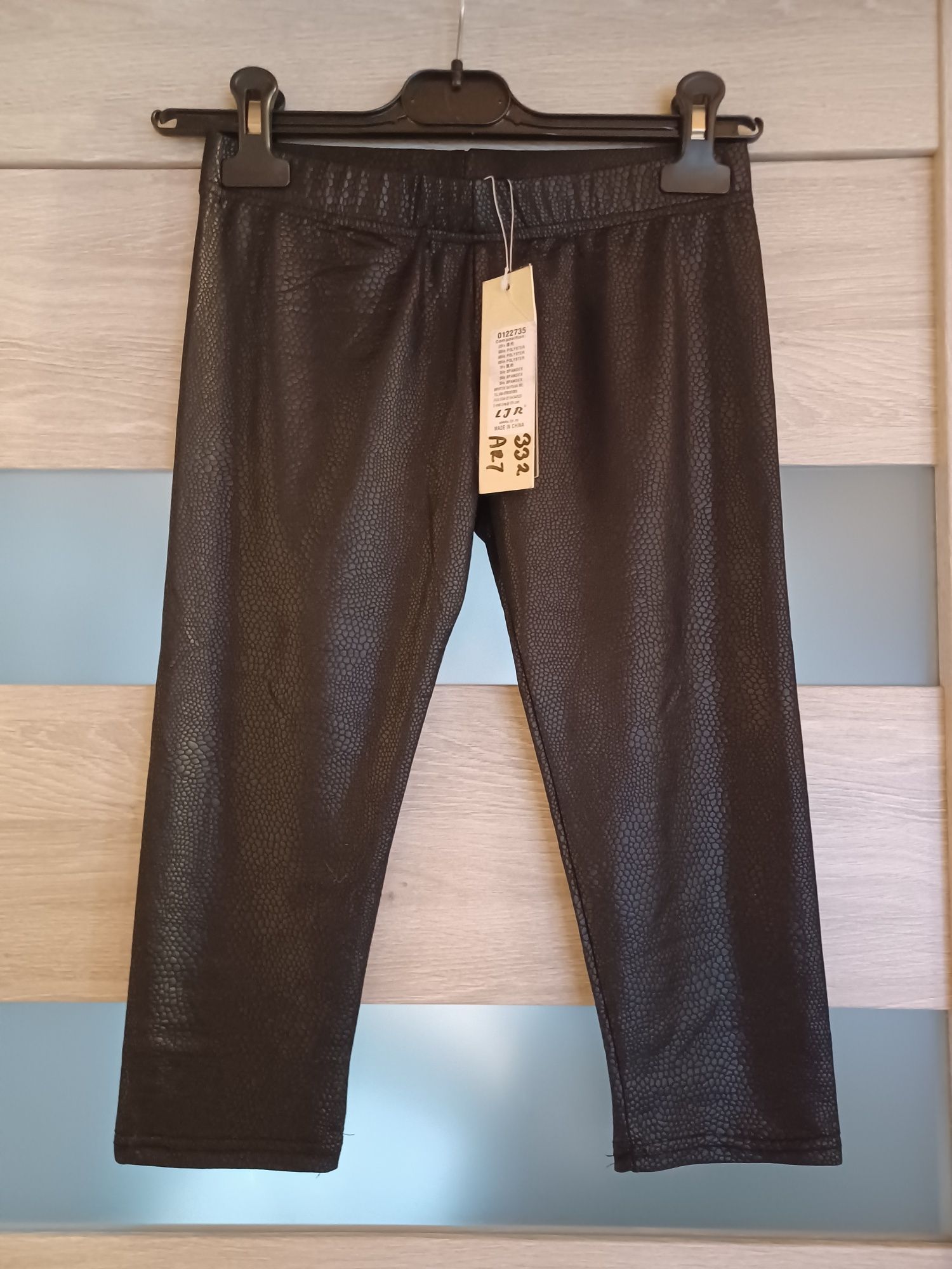 Czarne krótkie legginsy, na lato, wężowy wzór, nowe z metką