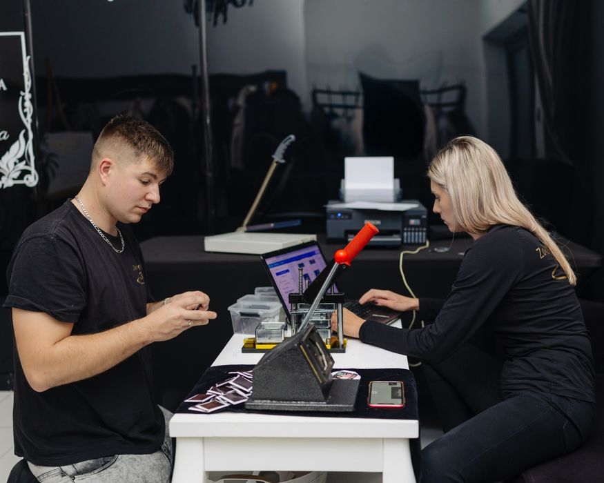 Magnesy na żywo z imprezy