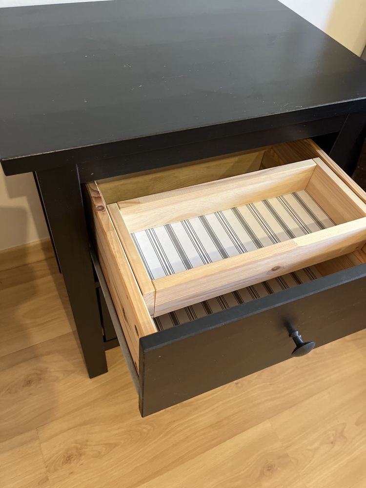 Mesa de cabeceira HEMNES IKEA preta