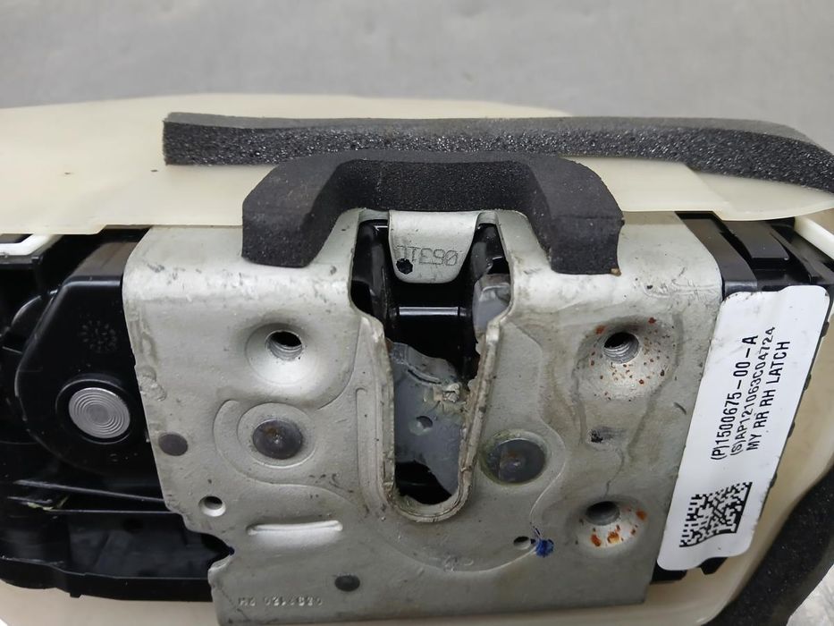 Fechadura / fecho porta trás direito TESLA Model 3 (5YJ3)