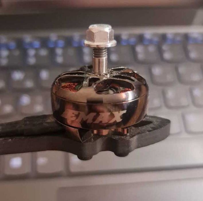 Мотори FPV дрона Двигун EMAX ECO II 2807A 1300KV Стан нових 7 8 дюймів