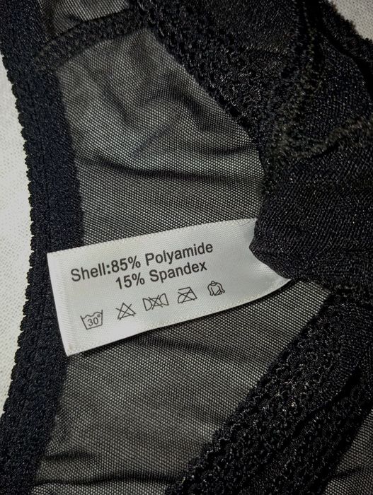 Чорний пеньюар з мереживними вставками