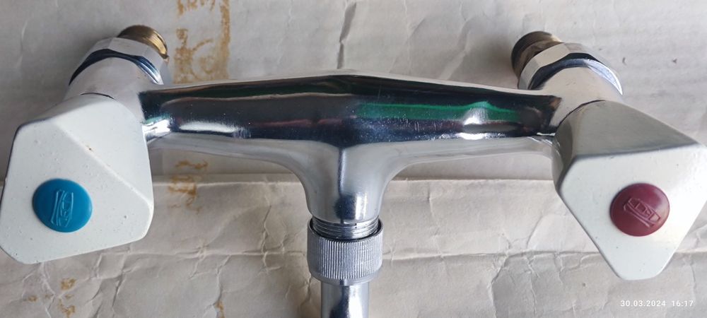 Змішувач настінний для раковини,чи ванни