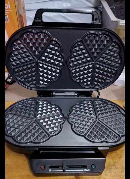 Gofrownica Monxook SW-2122M Serca czarny 1200W