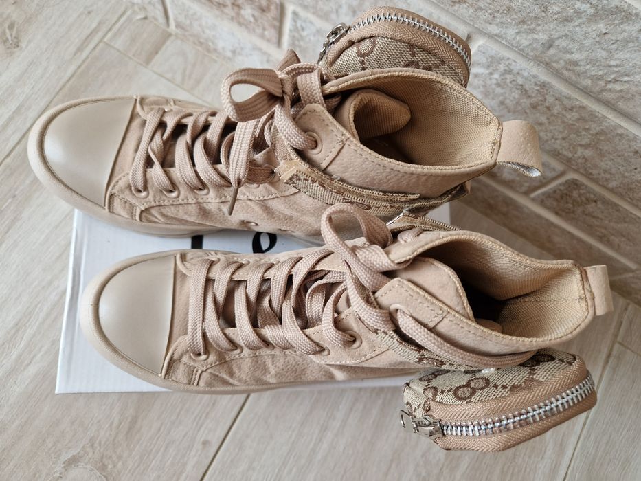 Продам жіночі високі кеди