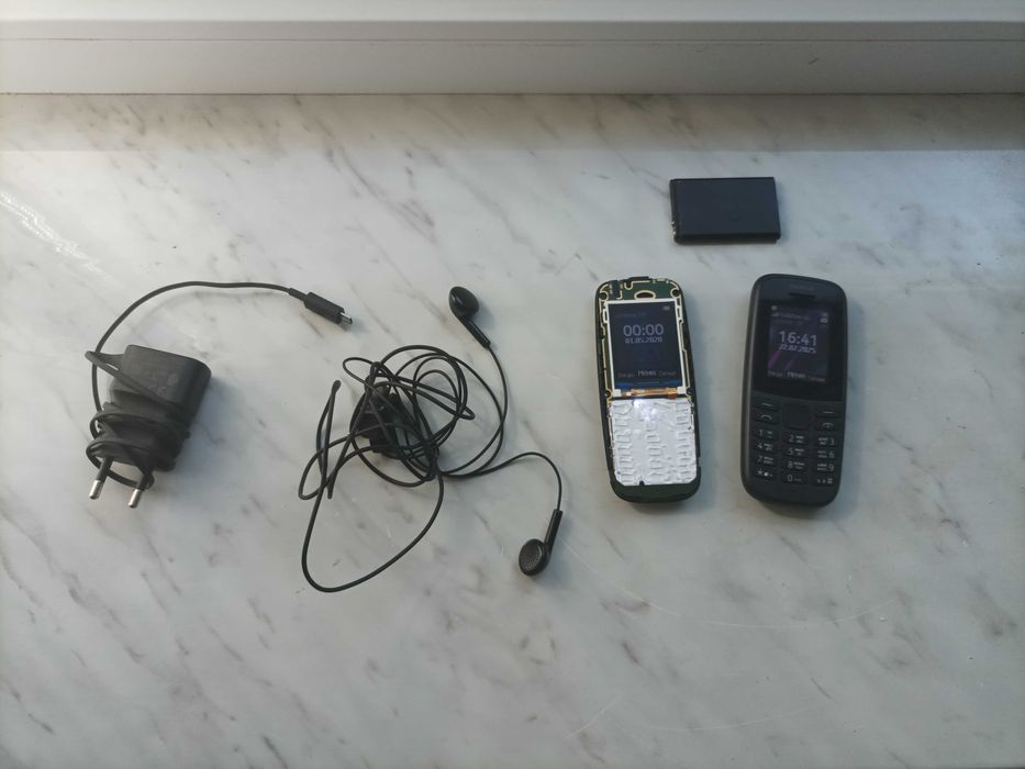 Обмін 2x Nokia 105 з коробкою, 3 акумуляторами, зарядкою і навушниками