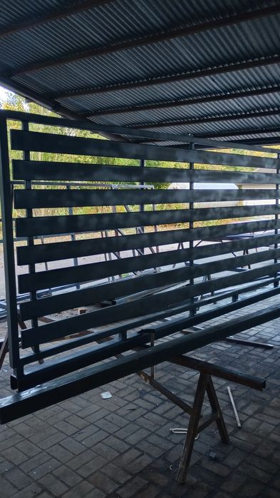 Brama przesuwna solidna