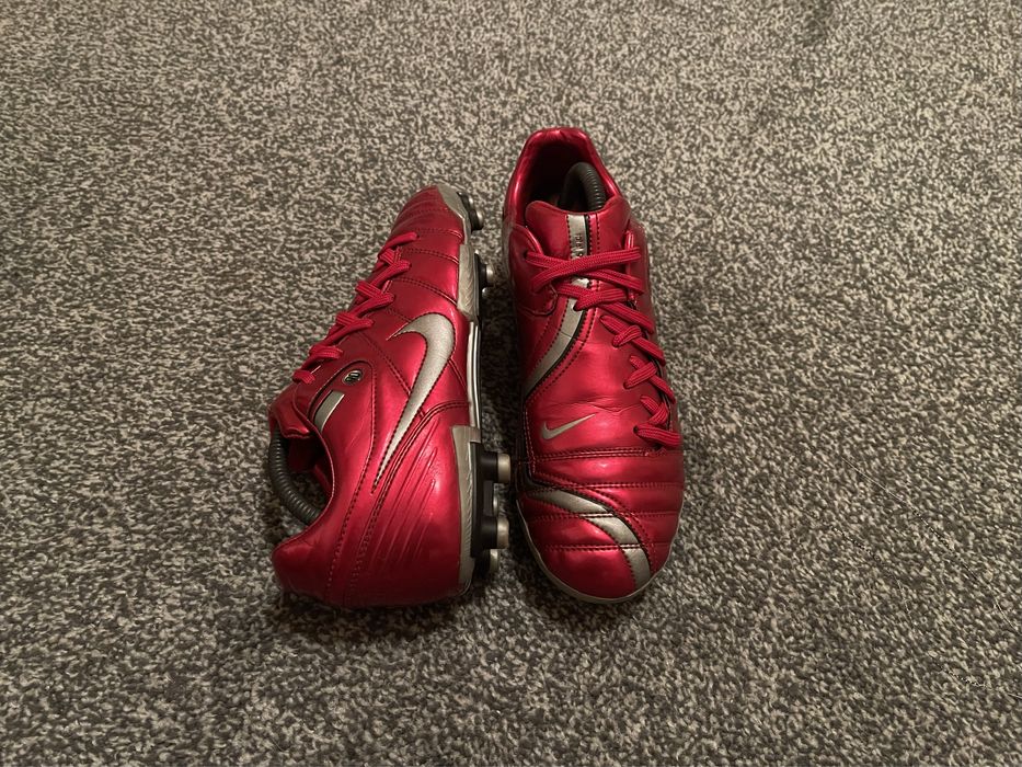 Czerwony buty do piłki nożnej Nike Total 90 Supremacy model 2006