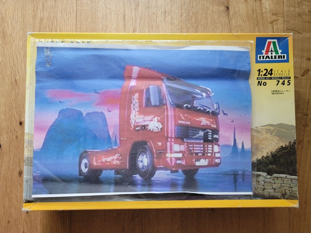 1:24 Revell Volvo FH16 1/24 Revell Volvo FH-16 FH16