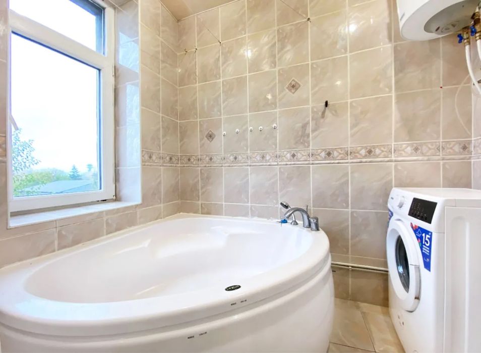 Продам просторную 3к кв.Не высокий 3й этаж.Новокадацкий