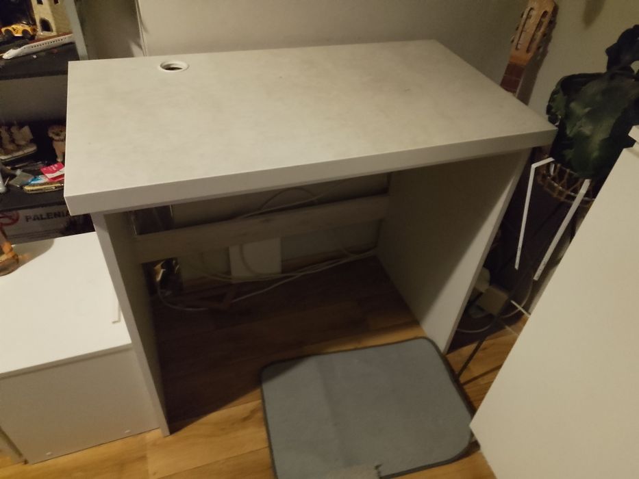 Biurko białe bardzo ładne