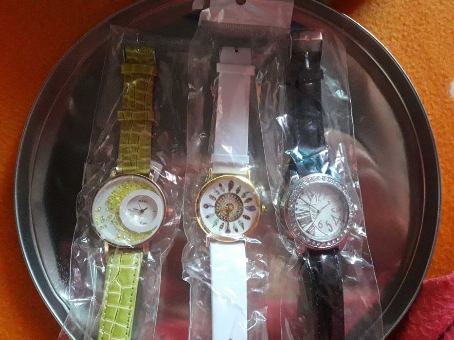 Conjunto de 3 relógios 5€