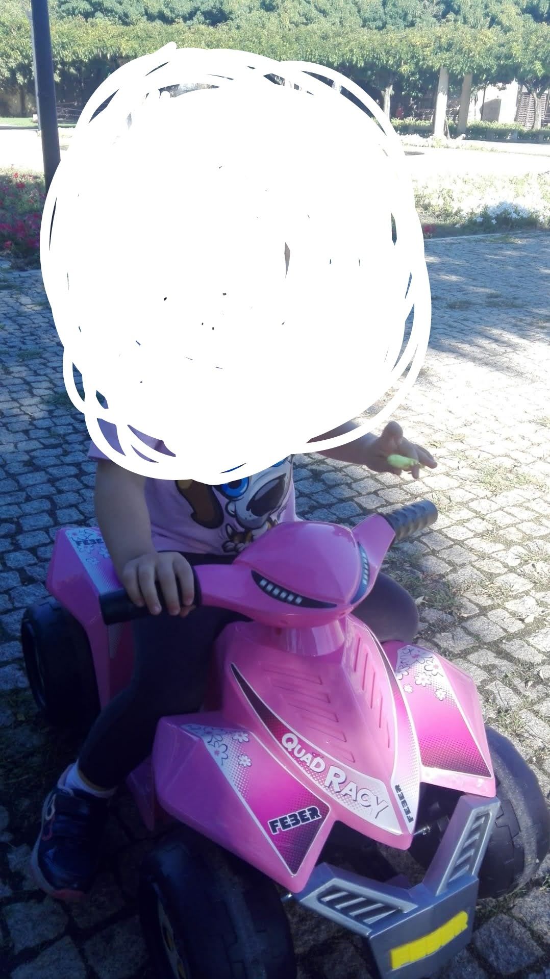 Moto quatro criança