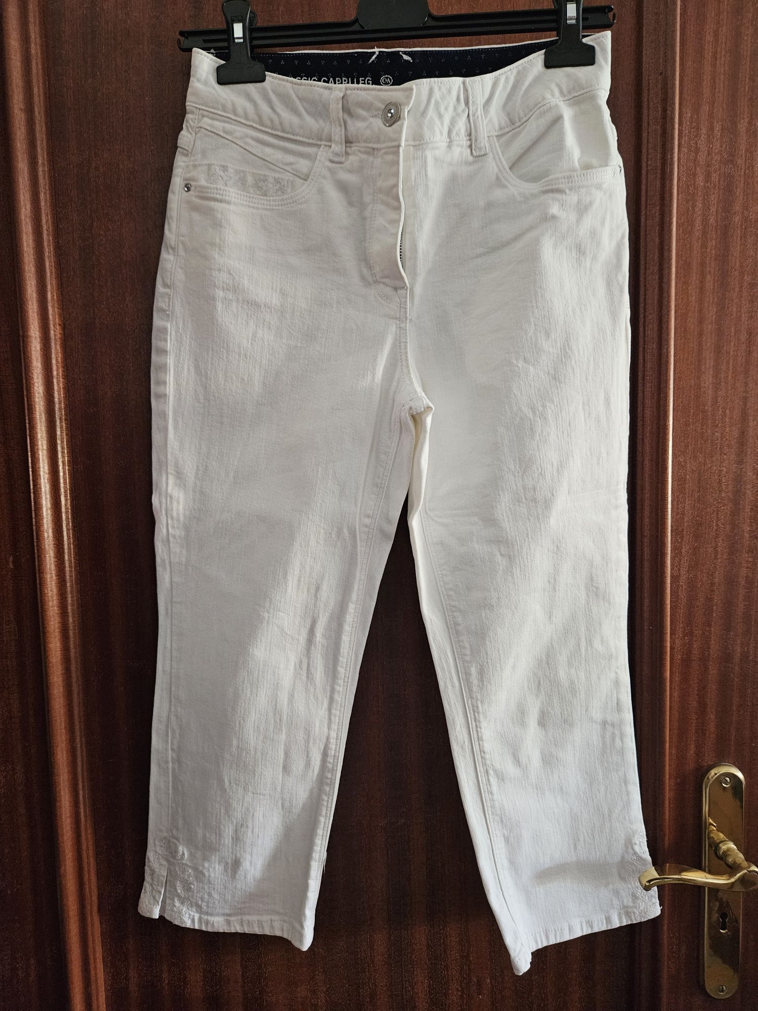 Corsários calças brancos C&A tamanho 36