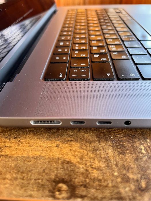 Apple MacBook Pro 16” M2 Max