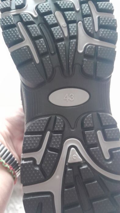 Кросівки зимові чоловічі і жіночі