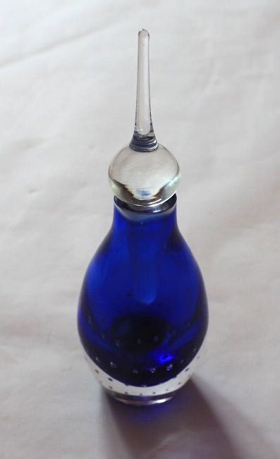 Niebieski flakon na perfumy butelka guerlain kryształ