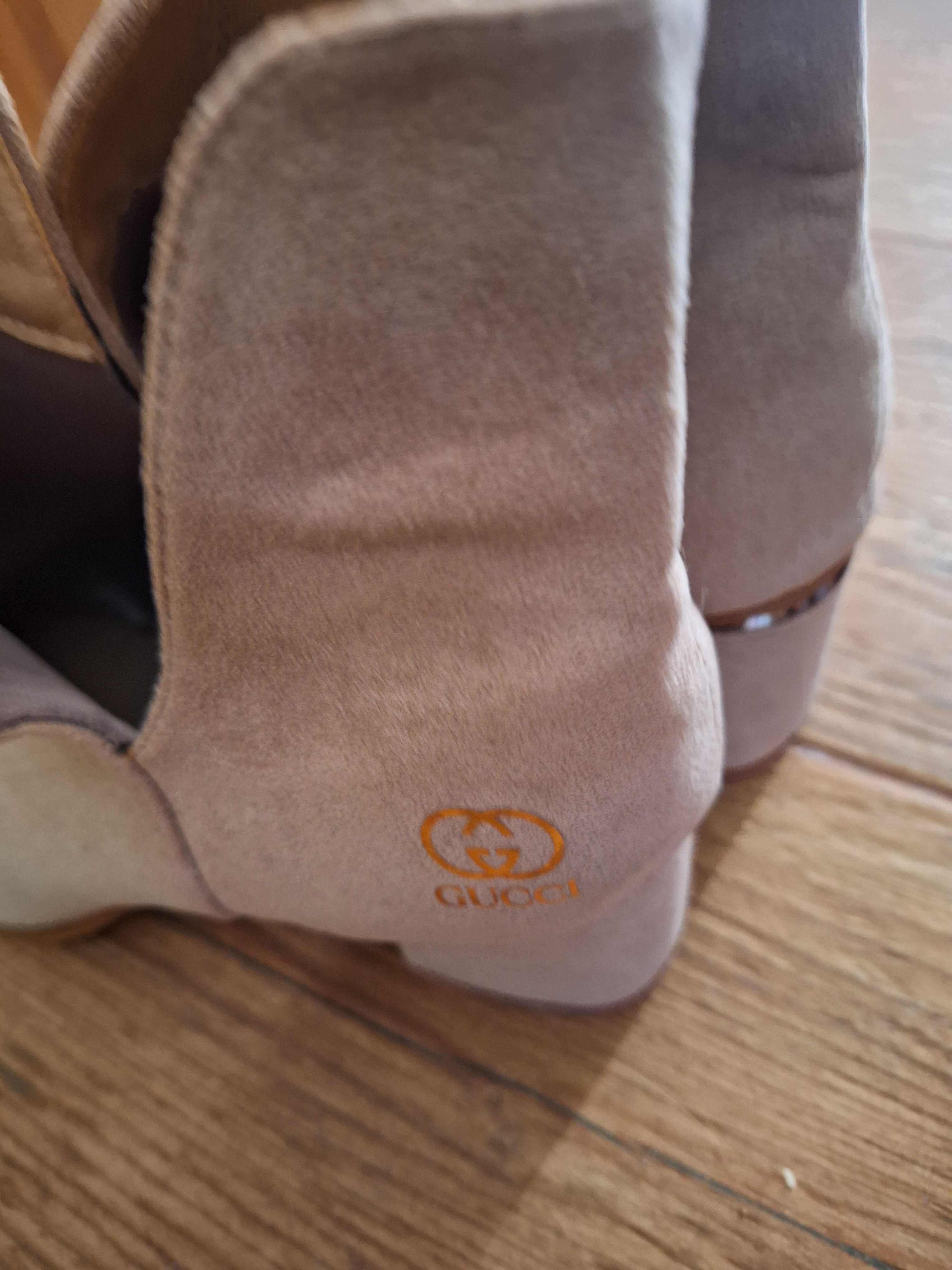 Botas novas da gess