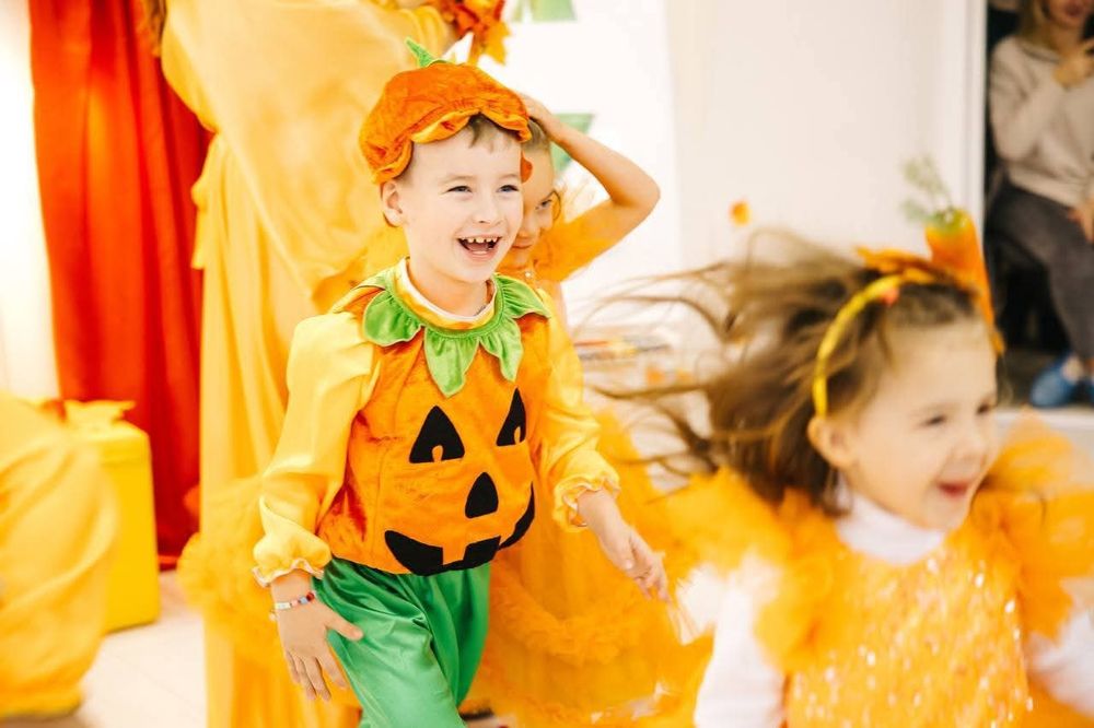 Прокат оренда костюмів