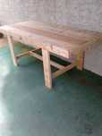 Mesa rústica em madeira
